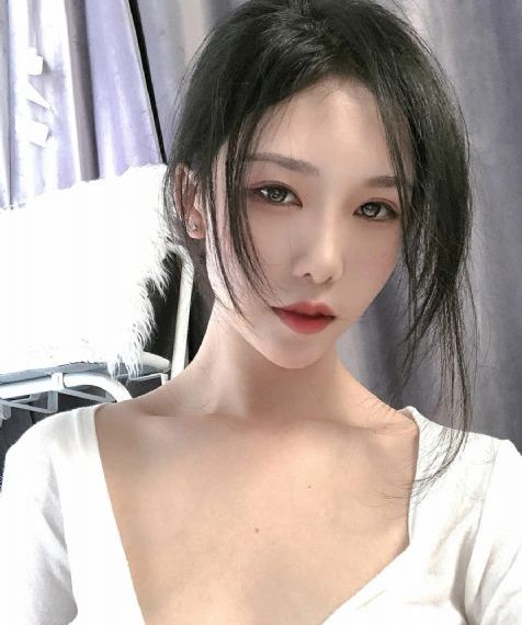 庭院里的女人英文原声_高清电影完整版在线观看