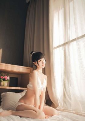 美丽小蜜桃4中英文字_免费在线观看播放